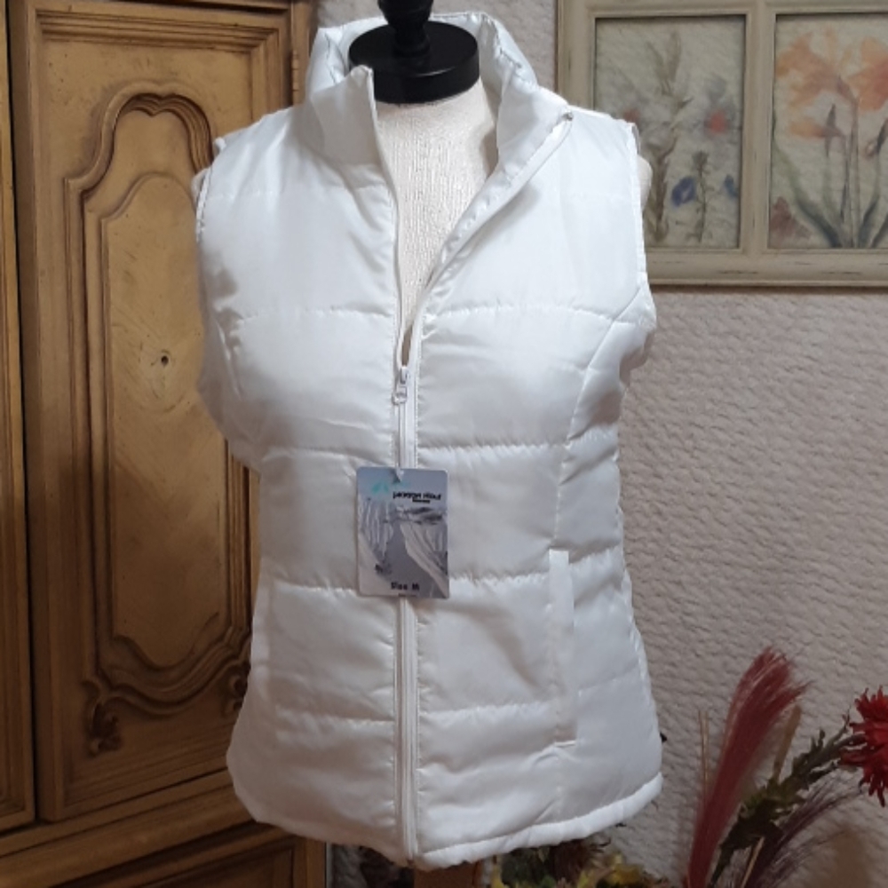 White Puffer Vest Sz Med ski winter spring fall Jacket Weather Fashions B16